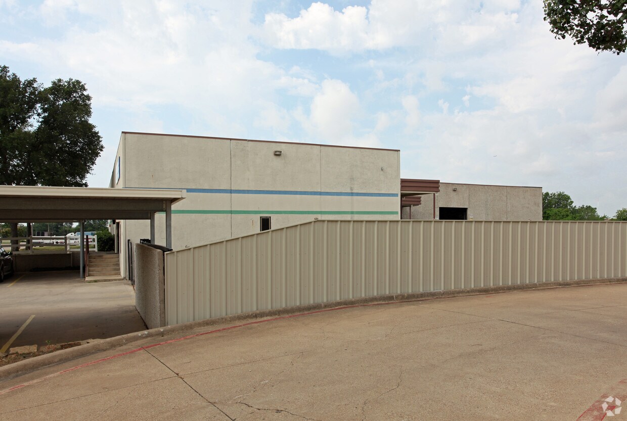 1401 Capital Dr image 6