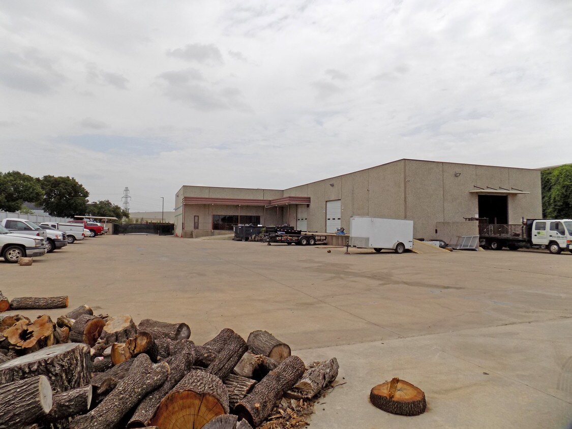 1401 Capital Dr image 7